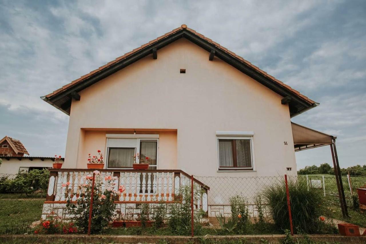 Hacijenda Villa Vukovar Exterior photo